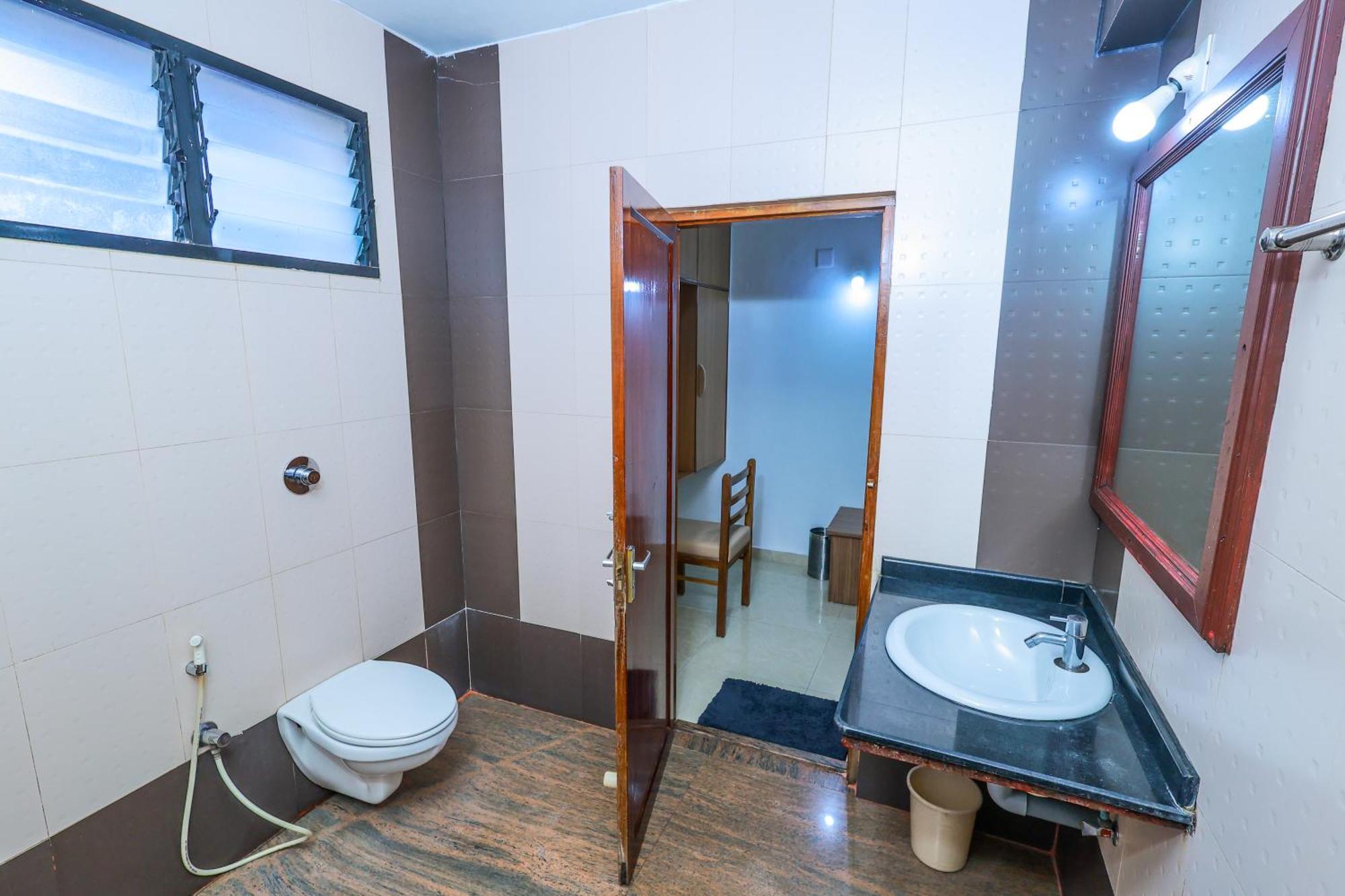 Hotel Janardana Udupi Exteriör bild