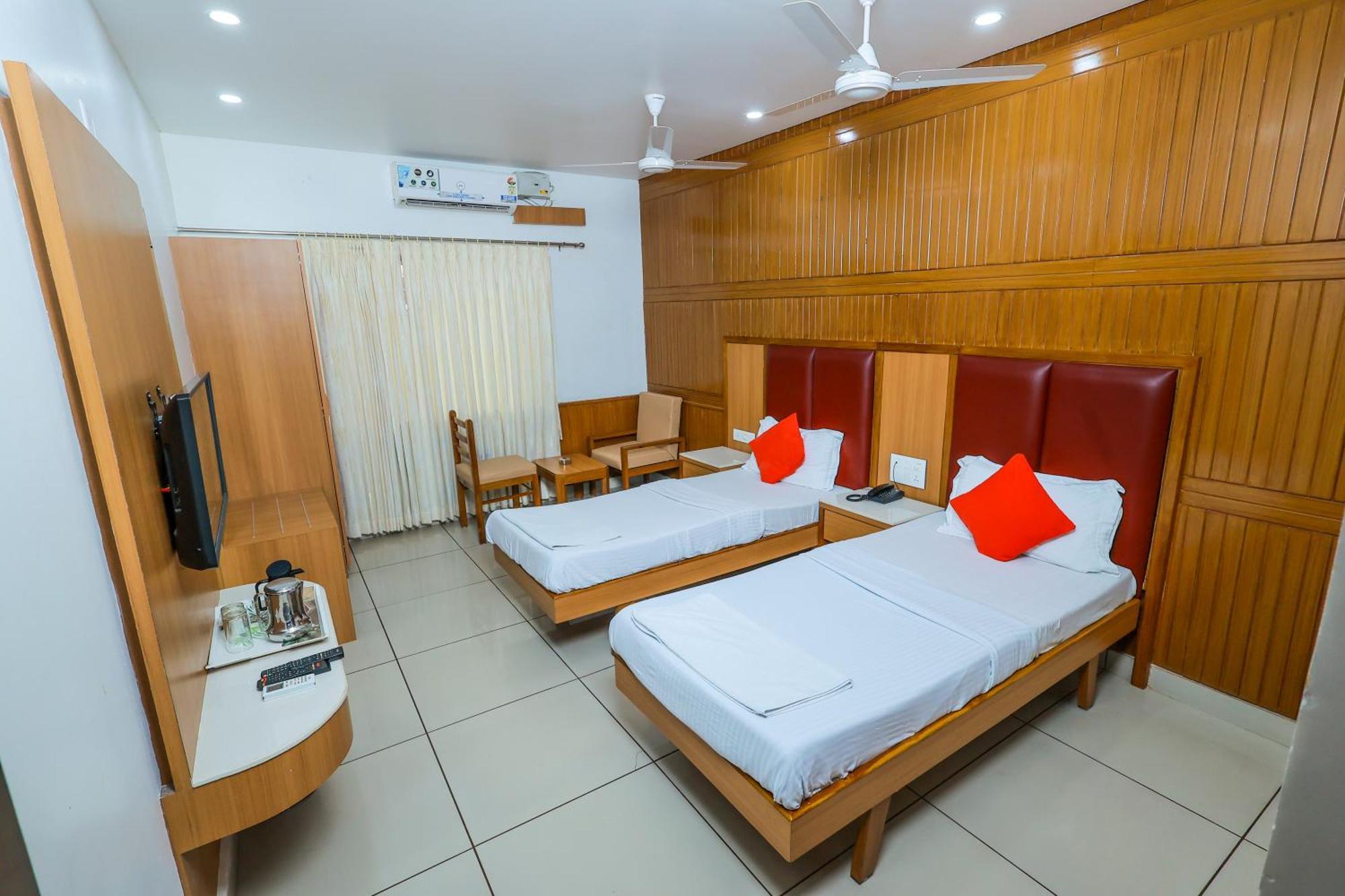 Hotel Janardana Udupi Exteriör bild