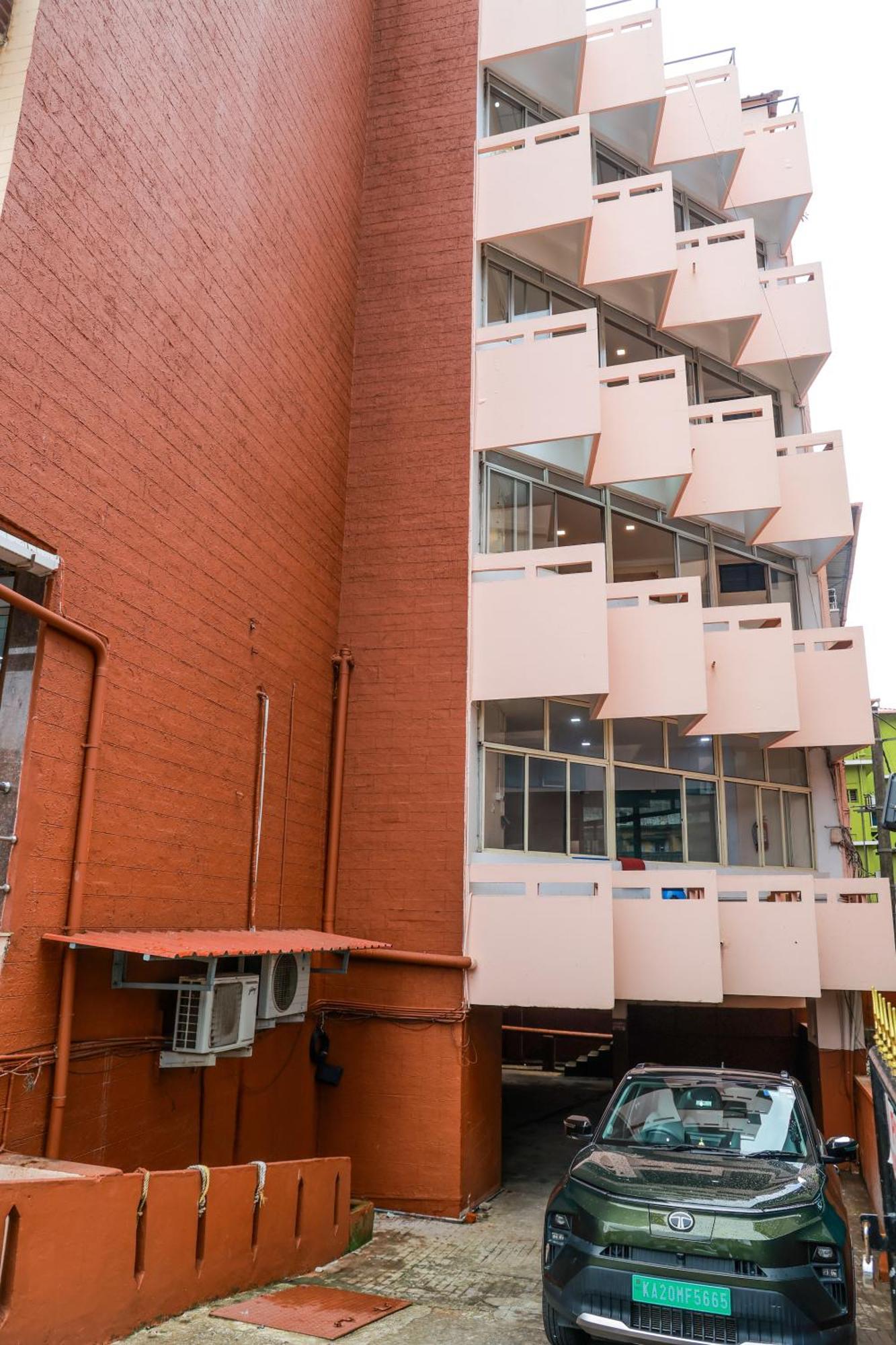 Hotel Janardana Udupi Exteriör bild