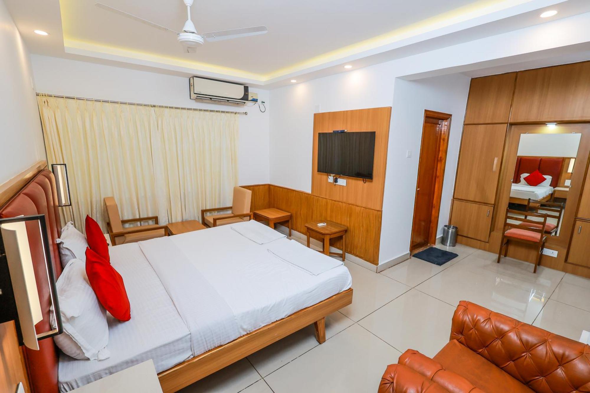 Hotel Janardana Udupi Exteriör bild