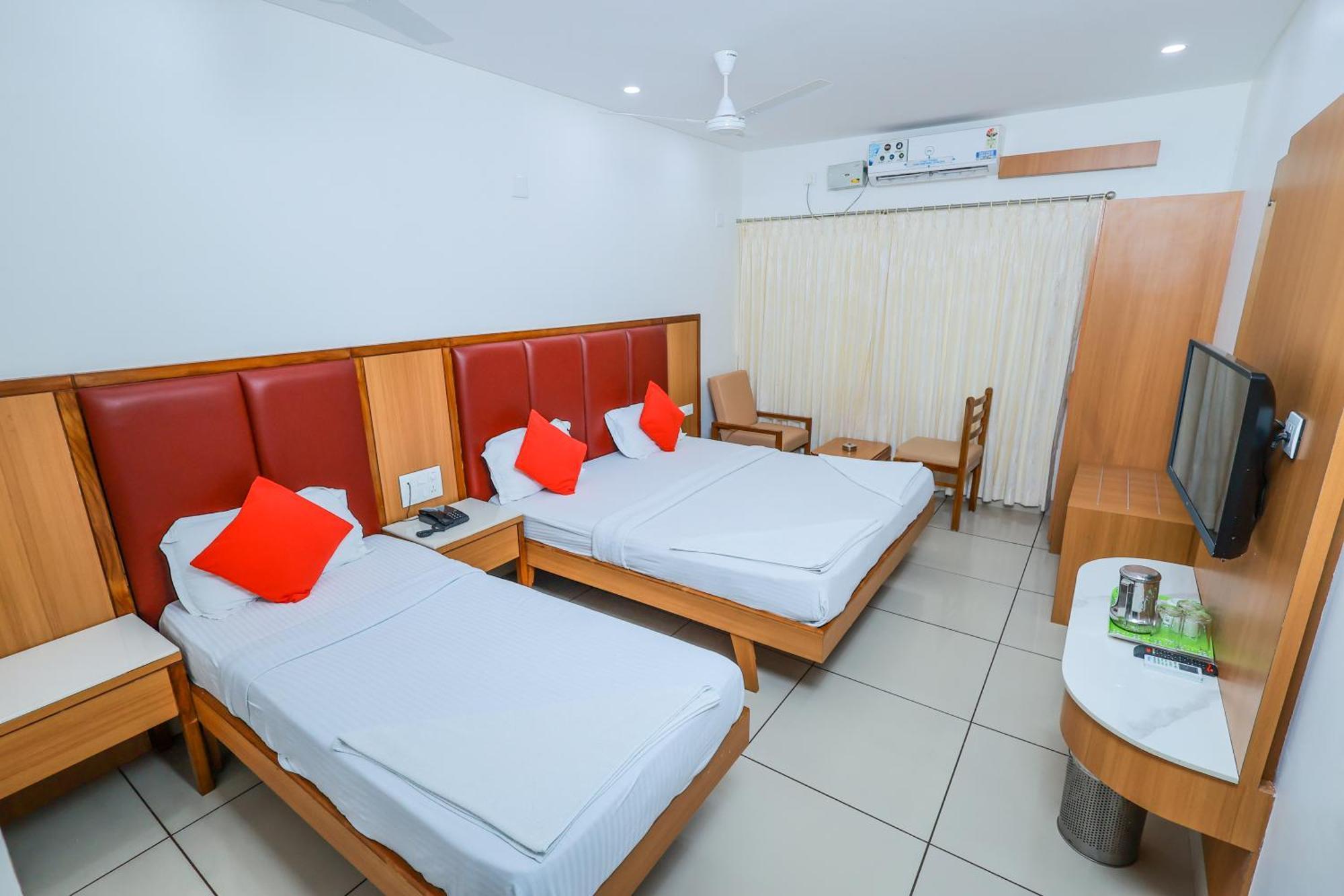 Hotel Janardana Udupi Exteriör bild