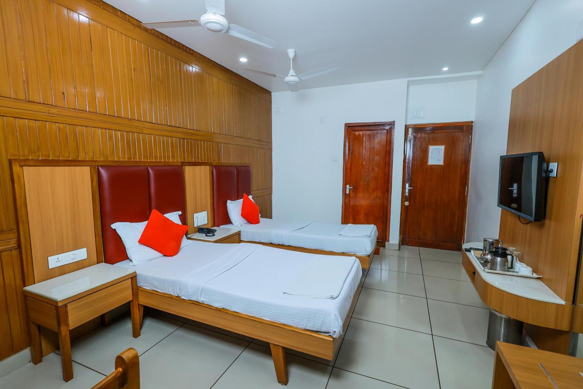 Hotel Janardana Udupi Exteriör bild