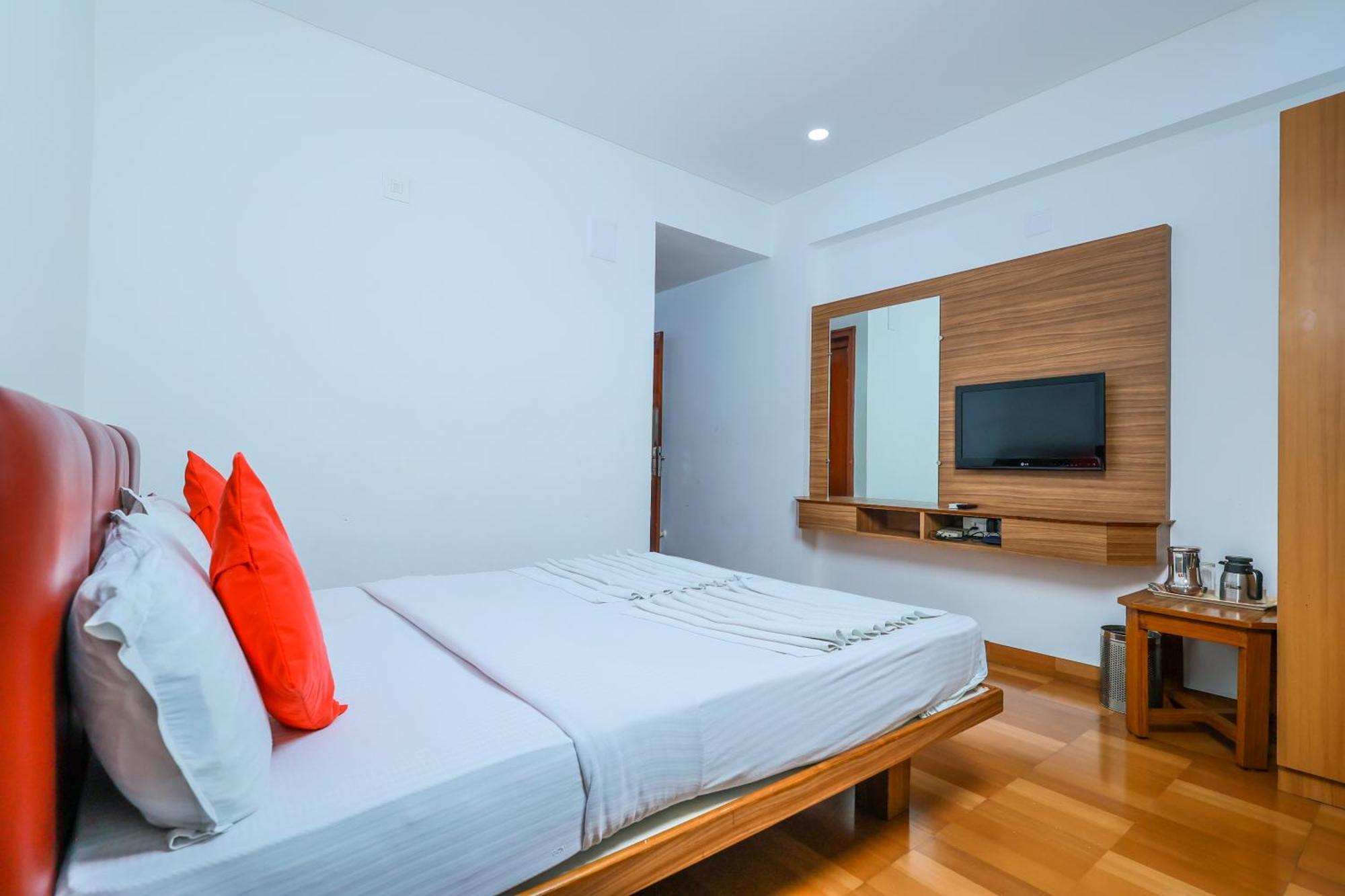 Hotel Janardana Udupi Exteriör bild