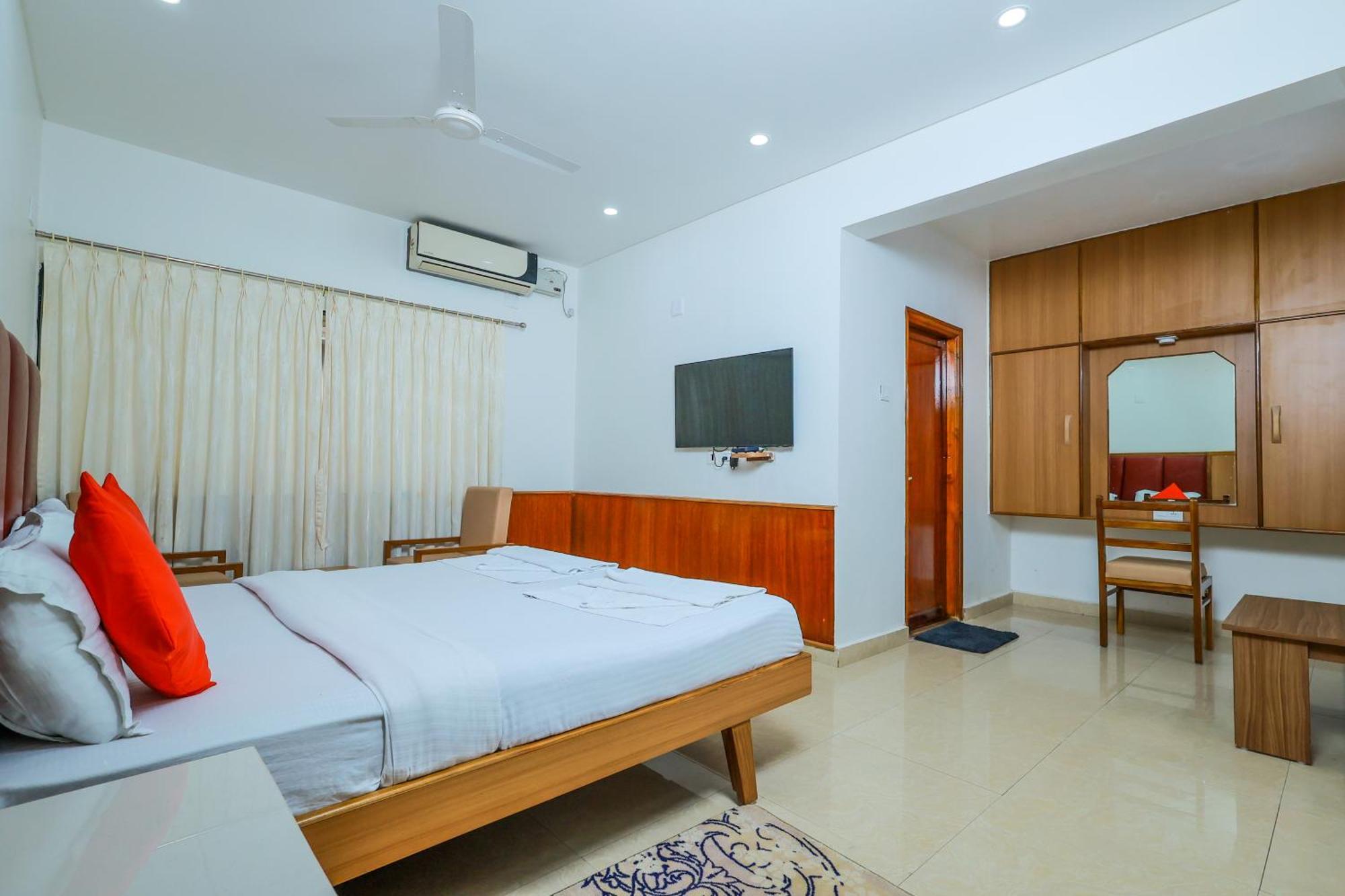 Hotel Janardana Udupi Exteriör bild