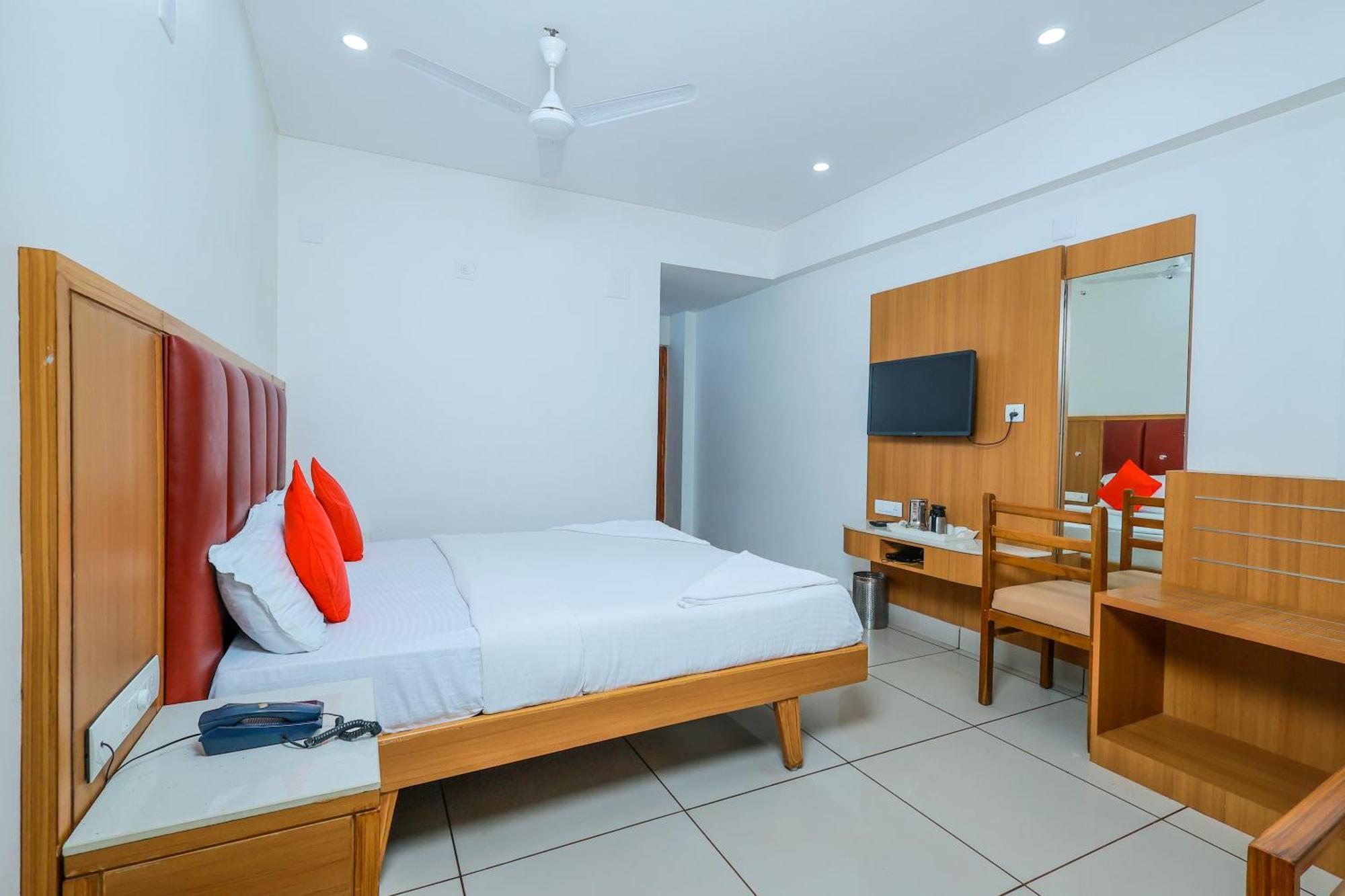 Hotel Janardana Udupi Exteriör bild
