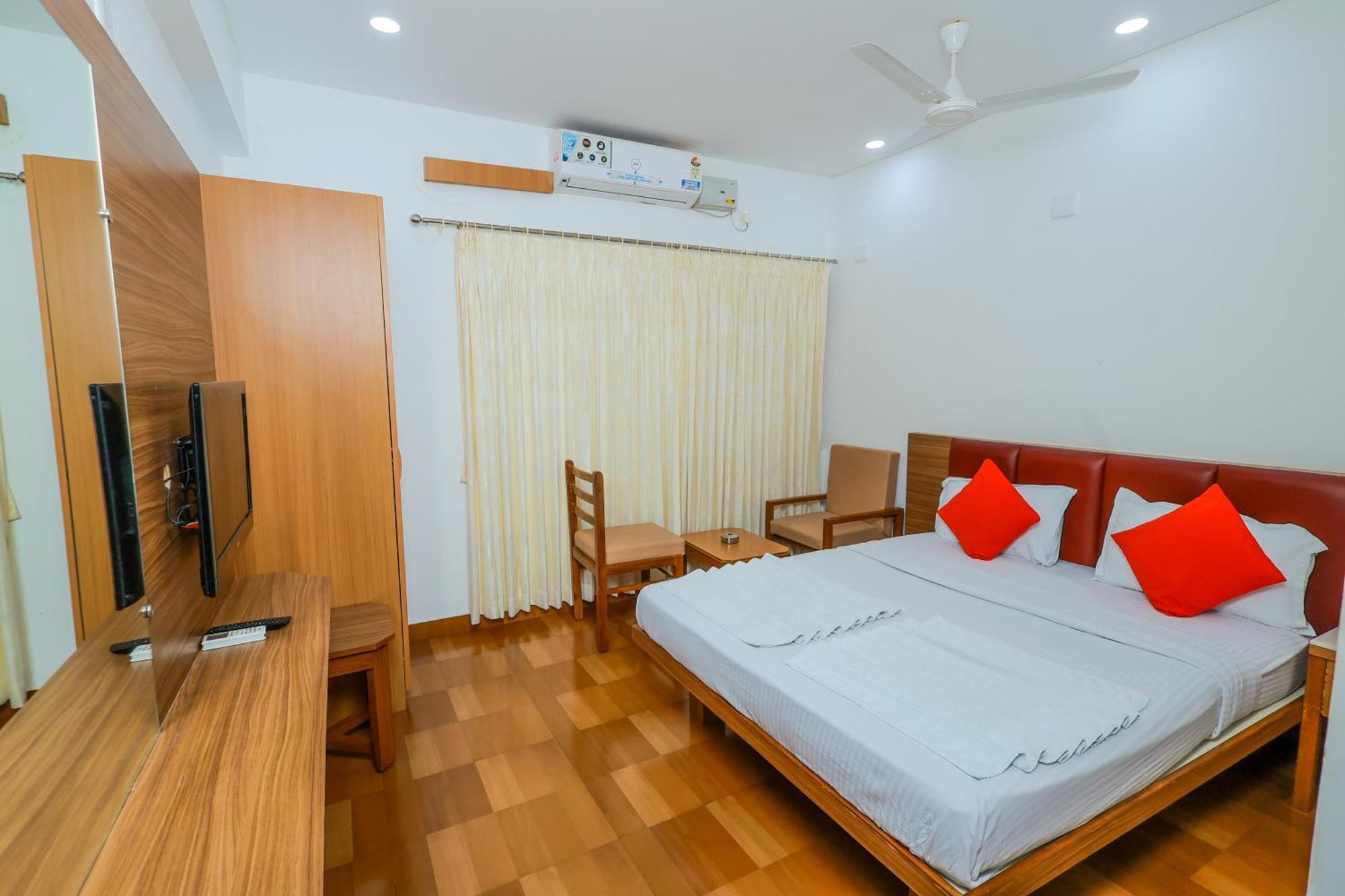 Hotel Janardana Udupi Exteriör bild