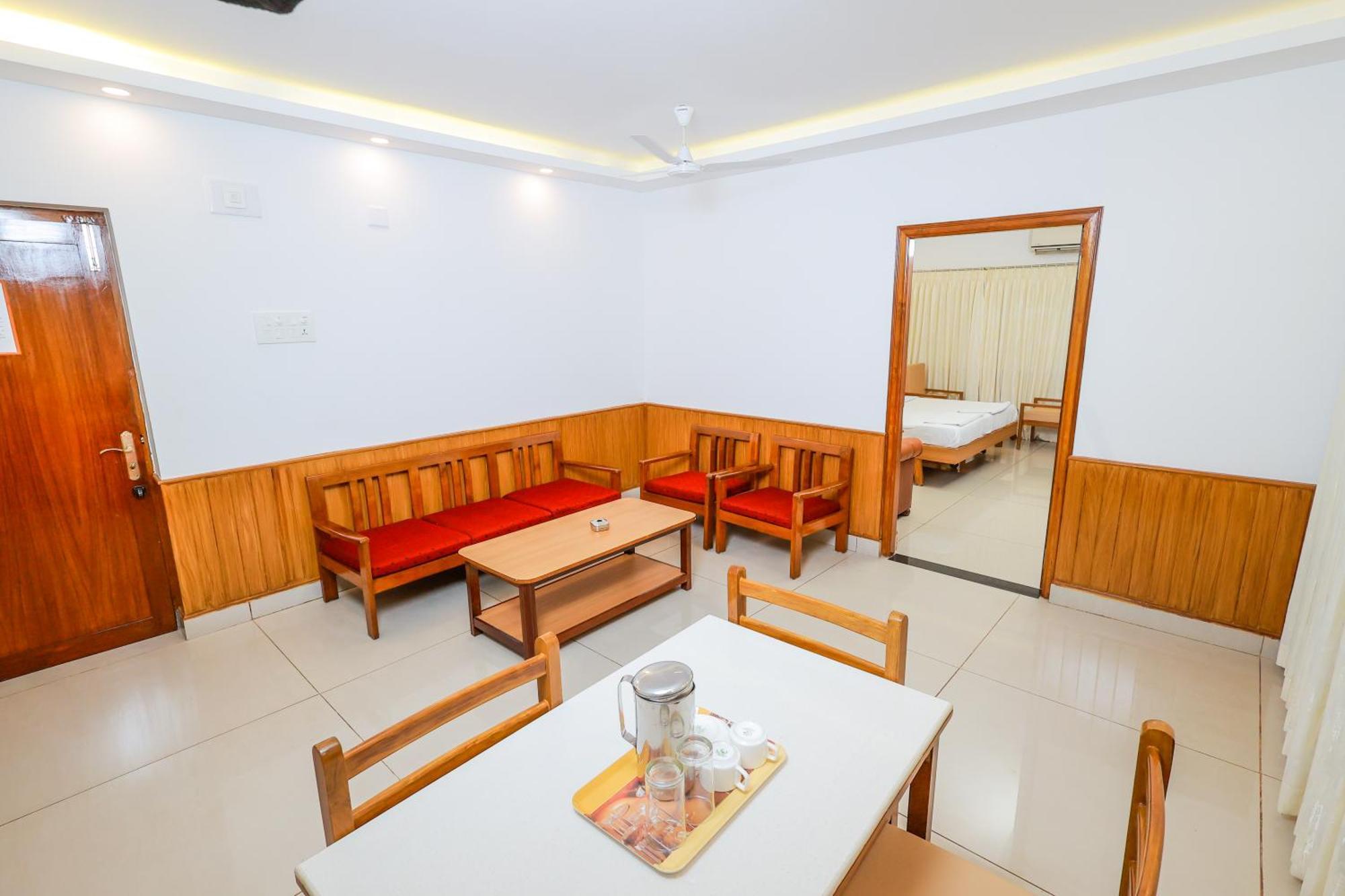 Hotel Janardana Udupi Exteriör bild
