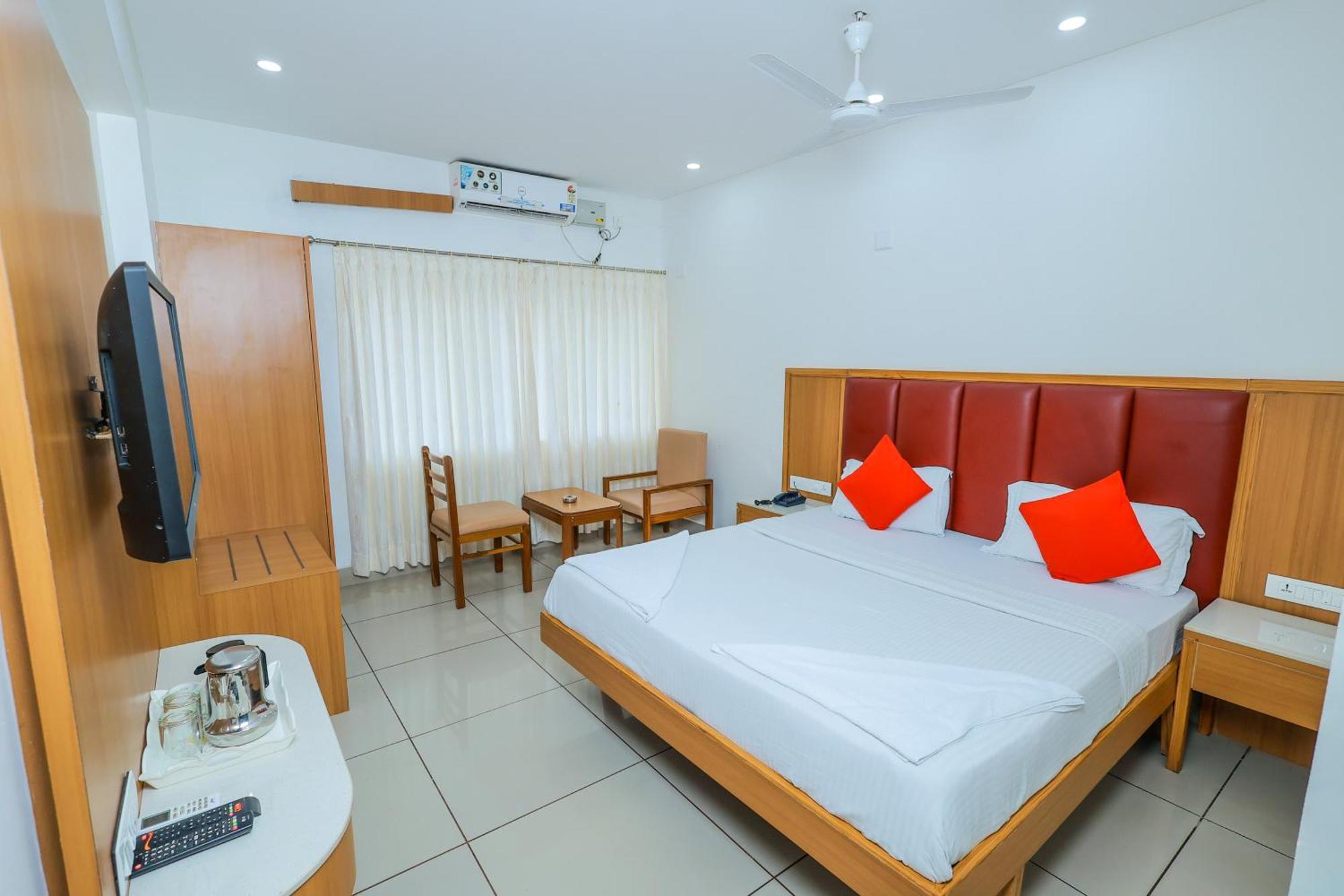 Hotel Janardana Udupi Exteriör bild